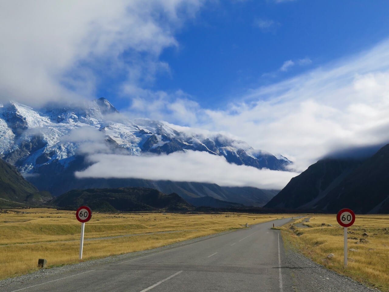 去新西兰库克山的路上有几朵云，大部分是蓝天。©开云体育登录入口手机版官网网址KettiWilhelm2016