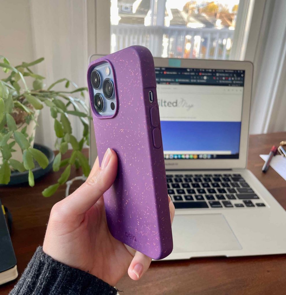 全新的紫色无塑料Pela iPhone手机壳。©开云体育登录入口手机版官网网址KettiWilhelm